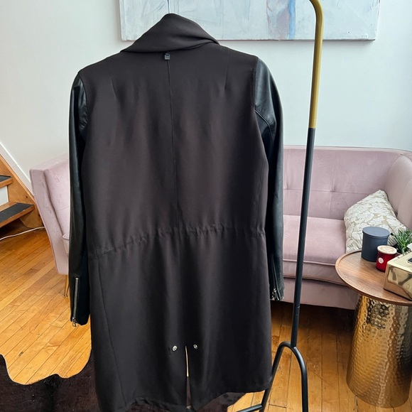 RUDSAK COAT WITH LEATHER SLEEVES
GENUINE LEATHER SLEEVES - Picture 4 of 6